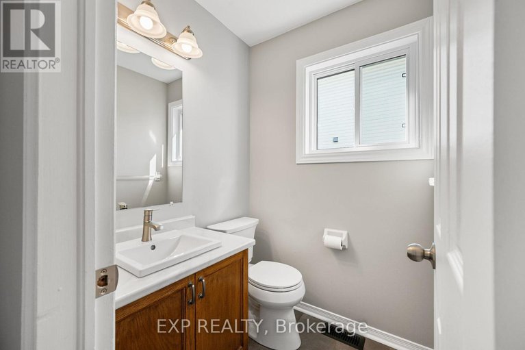 29243224/32-peacock-crescent/cedargrovefraserdale/ottawa/ontario/K2J3P6_5