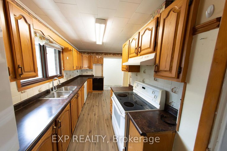 28606247/84-kenyon-street-e/alexandria/north-glengarry/ontario/K0C1A0_11