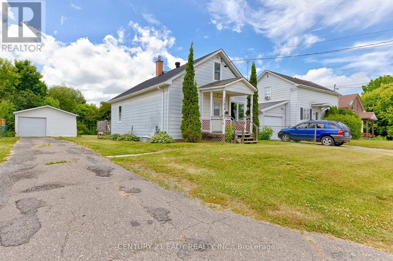 28505414/424-moore-street/renfrew/renfrew/ontario/K7V1L9_16