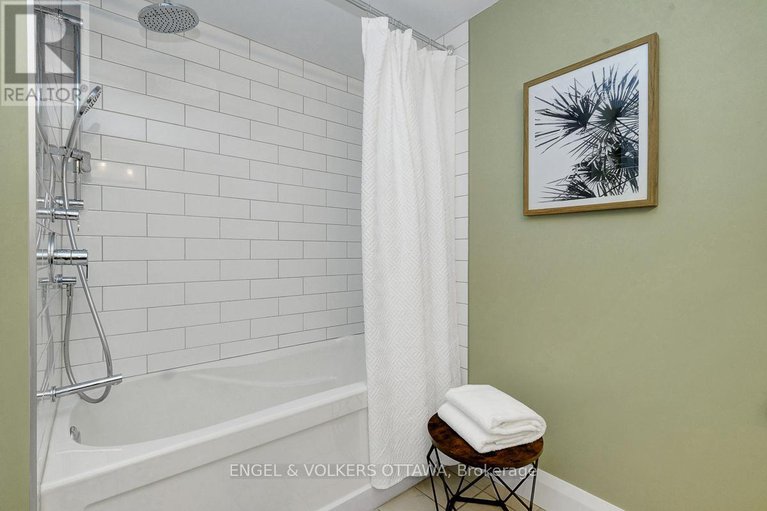 28235435/105a-62-donald-street/overbrook/ottawa/ontario/K1K1N2_31