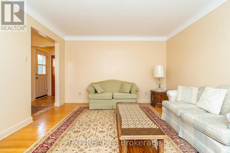 29054391/1008-riddell-avenue-s/mckellar-heightsglabar-park/ottawa/ontario/K2C2J5_4