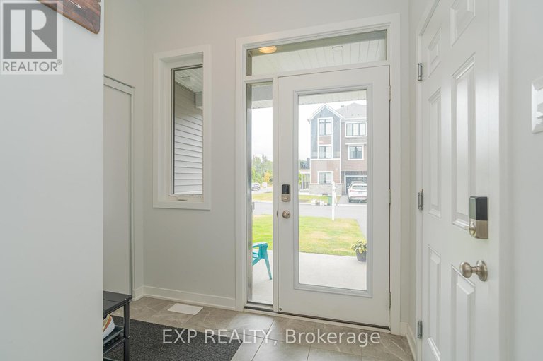 28798703/676-quilter-row/goulbourn-twp-from-franktown-rdsouth-to-rideau/ottawa/ontario/K0A2Z0_2