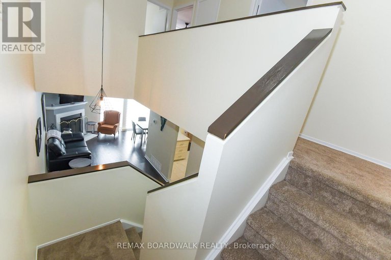 29379772/67-406-valade-crescent/fallingbrookpineridge/ottawa/ontario/K4A2W2_23