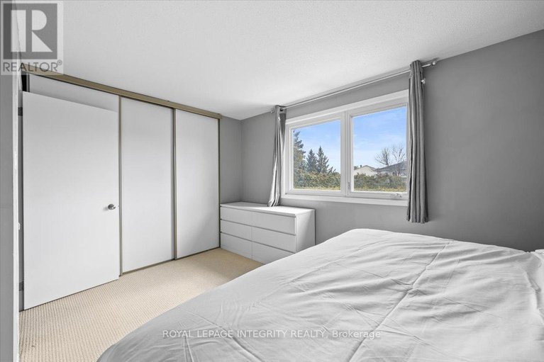 29629898/c-1771-lamoureux-drive/queenswood-heights-south/ottawa/ontario/K1E2N5_20