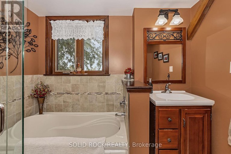 28914733/6800-dwyer-hill-road/rideau-twp-s-of-reg-rd-6-w-of-mccordick-rd/ottawa/ontario/K7A4S6_44
