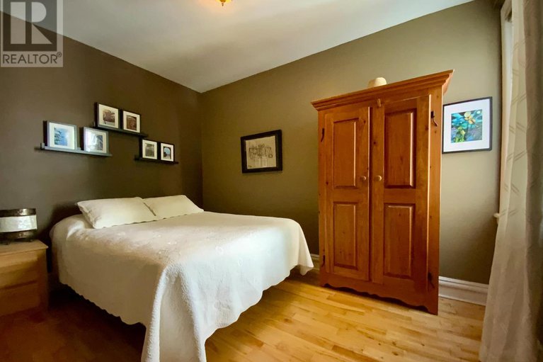 27992529/245-york-street/lower-town/ottawa/ontario/K1N5T9_23