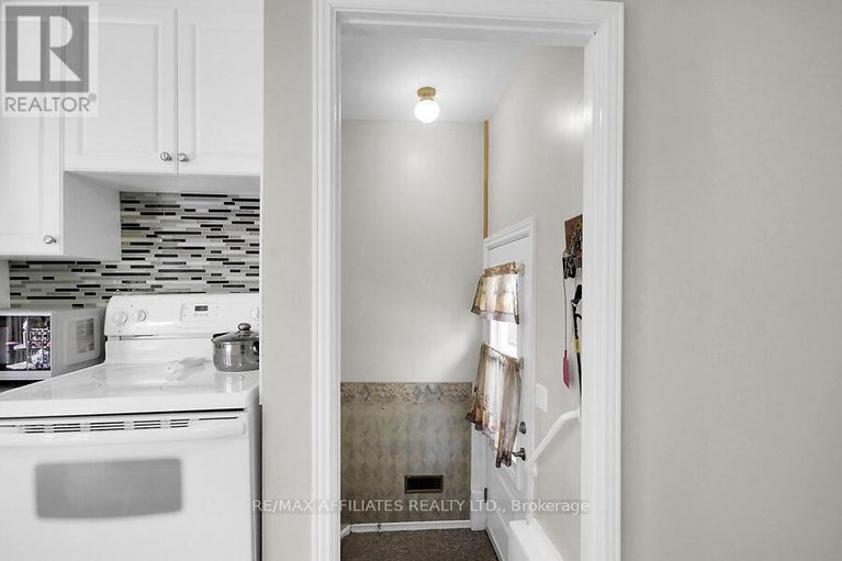 28858378/52-laurie-court/glencairnhazeldean/ottawa/ontario/K2L1S4_11