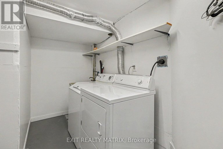 29641183/2829-gothwood-place/sawmill-creektimbermill/ottawa/ontario/K1T2V4_28