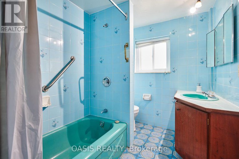 28396451/2606-egan-road/mooneys-bayriverside-park/ottawa/ontario/K1V8N1_22
