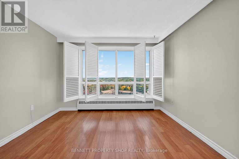 28981552/1015-915-elmsmere-road/beacon-hill-south/ottawa/ontario/K1J8H8_28