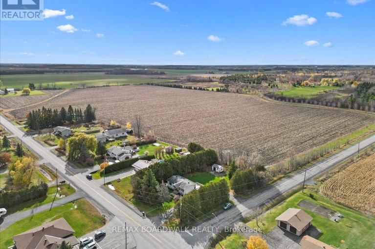 29209804/2462-dunning-road/cumberland-west/ottawa/ontario/K0A3E0_41