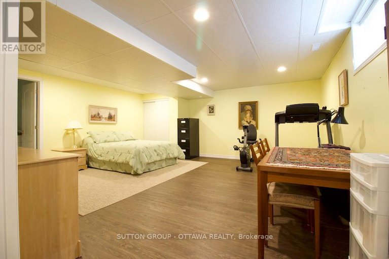 28715865/18-sirocco-crescent/stittsville-north/ottawa/ontario/K2S1Z7_26