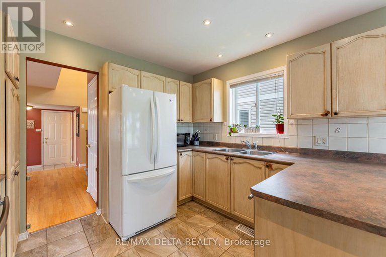 28540257/1610-duplante-avenue/fallingbrookpineridge/ottawa/ontario/K4A4A2_15