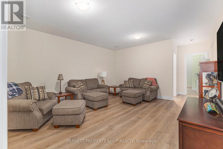 28615405/123-elfin-grove/emerald-meadowstrailwest/ottawa/ontario/K2V0B9_22