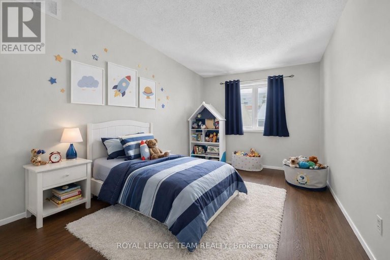 29325603/42-oakhaven-private-s/overbrookcastle-heights/ottawa/ontario/K1K4K1_27