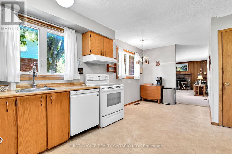 29003190/1577-claymor-avenue/carleton-heights/ottawa/ontario/K2C1T4_13