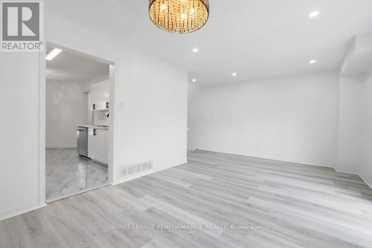 28601739/1416-caravel-crescent/bilberry-creekqueenswood-heights/ottawa/ontario/K1E3X4_9