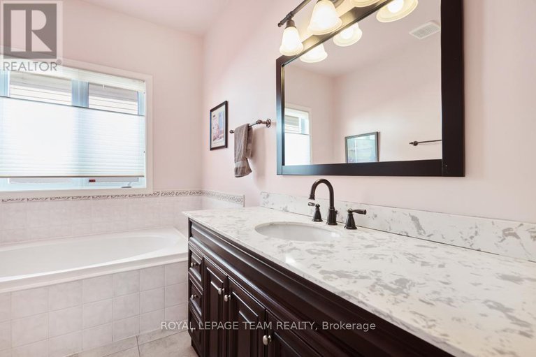 28598951/1581-belleterre-street/orleanssunridge/ottawa/ontario/K1C7N5_16