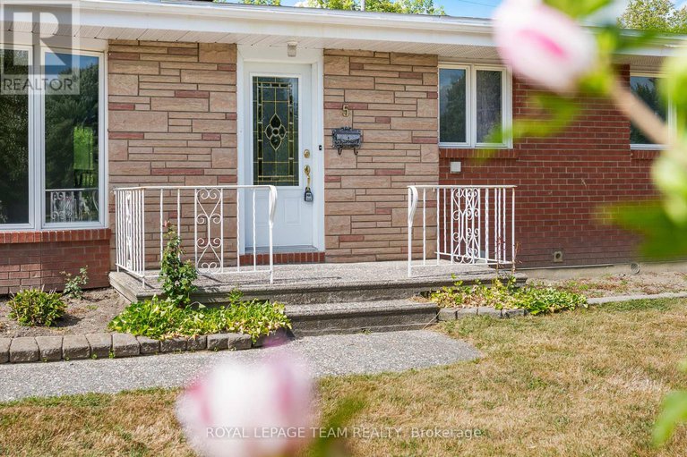 28790209/5-spring-garden-avenue/meadowlandscrestview/ottawa/ontario/K2G3B1_4