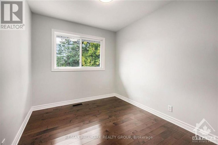 28603741/1680-fisher-avenue/borden-farmstewart-farmcarleton-heightsparkwood-hills/ottawa/ontario/K2C1X7_9