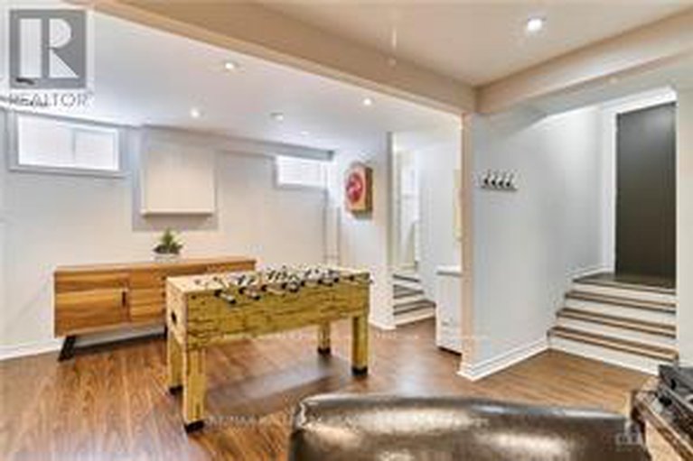 29328139/841-balsam-drive/chatelaine-village/ottawa/ontario/K1E1B8_19