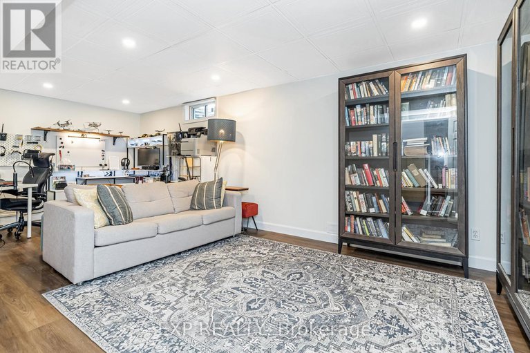 28595506/18-hawley-crescent/bridlewood/ottawa/ontario/K2M1T3_23