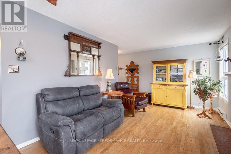 28401410/e-3066-councillors-way/blossom-parkleitrim/ottawa/ontario/K1T2S7_7