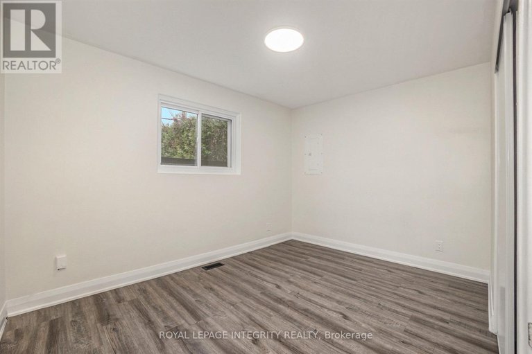 29085724/2321-kay-street/queensway-terrace-southridgeview/ottawa/ontario/K2C1J6_15