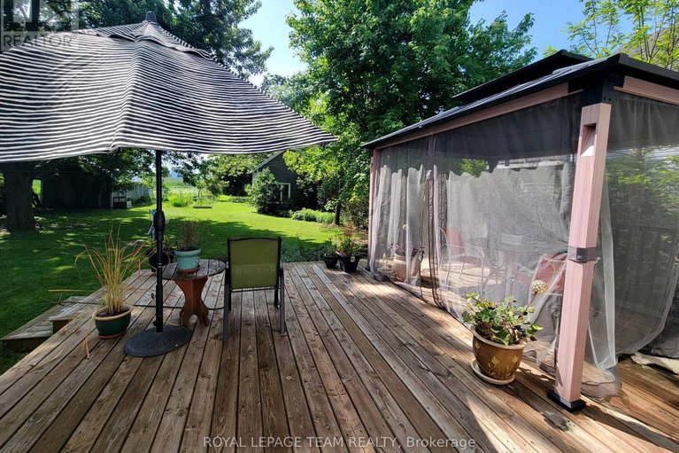 28427099/16-peter-street-s/maxville/north-glengarry/ontario/K0C1T0_27