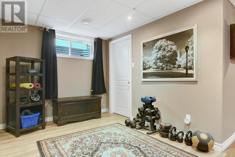 29117733/1916-montmere-avenue/notting-hillsummerside/ottawa/ontario/K4A0E7_27