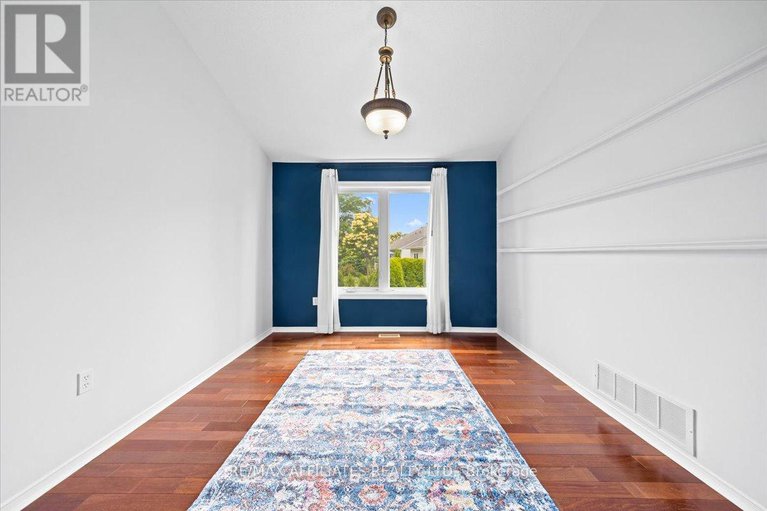 28528939/1244-foxborough-private-e/beaconwood/ottawa/ontario/K1J1E2_22