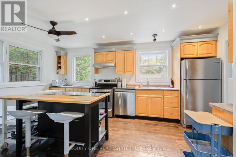 29066037/73-hobart-crescent/sheahan-estatestrend-village/ottawa/ontario/K2H5S3_17