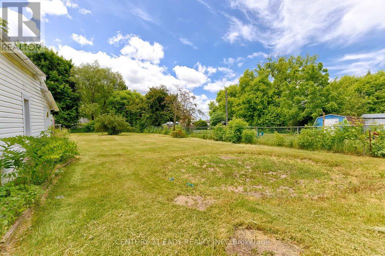 28505414/424-moore-street/renfrew/renfrew/ontario/K7V1L9_36