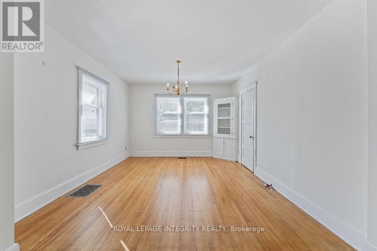 28943384/472-edison-avenue/mckellarhighland/ottawa/ontario/K2A1T9_29