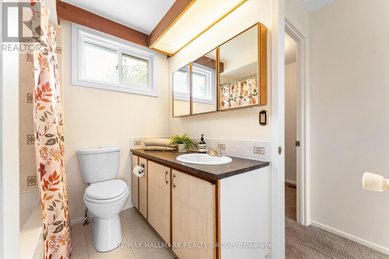 28978664/1075-avignon-court/orleans-wood/ottawa/ontario/K1C2N4_26