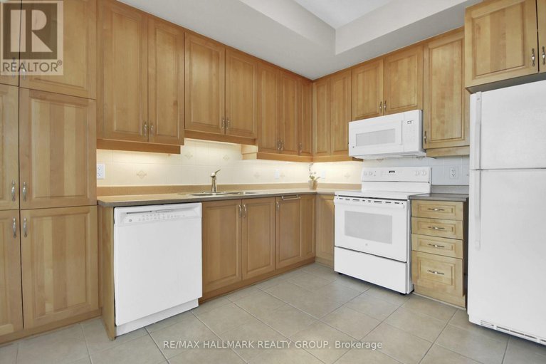 28856481/608-136-darlington-private/hunt-clubwestern-community/ottawa/ontario/K1V0X6_15