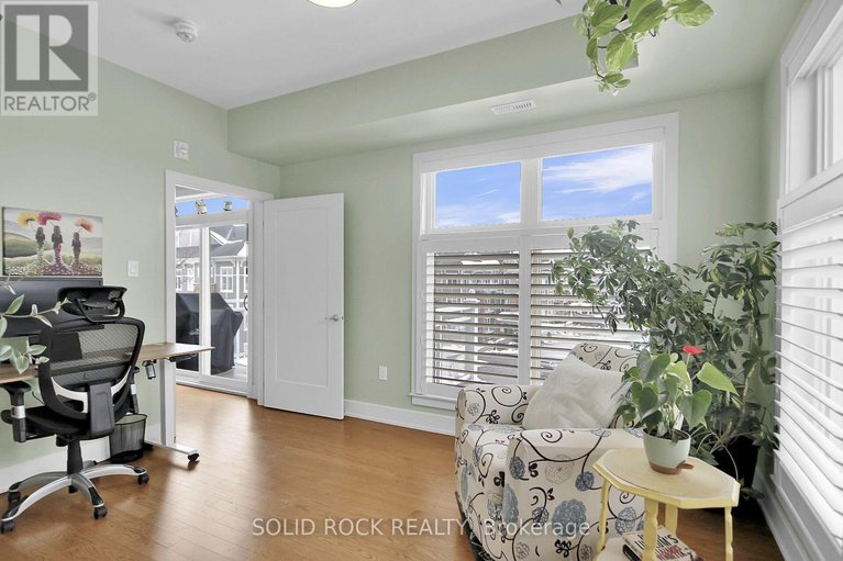 28510618/301-345-elizabeth-cosgrove-private/mer-bleuebradley-estatesanderson-park/ottawa/ontario/K1W0K6_19