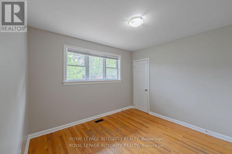 28557939/1695-gage-crescent-n/bel-air-heights/ottawa/ontario/K2C0Z7_20