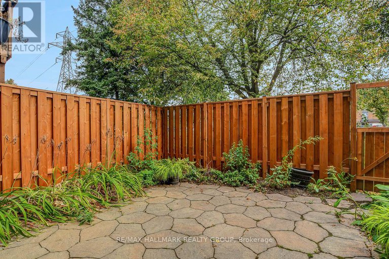28827238/2094-eric-crescent/pineview/ottawa/ontario/K1B4P4_32