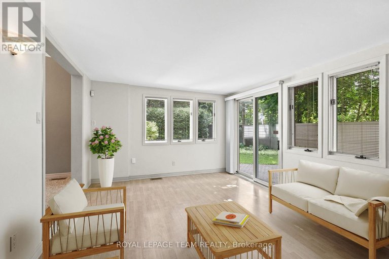 28660553/1952-fairbanks-avenue/alta-vistafaircrest-heights/ottawa/ontario/K1H5Y4_14