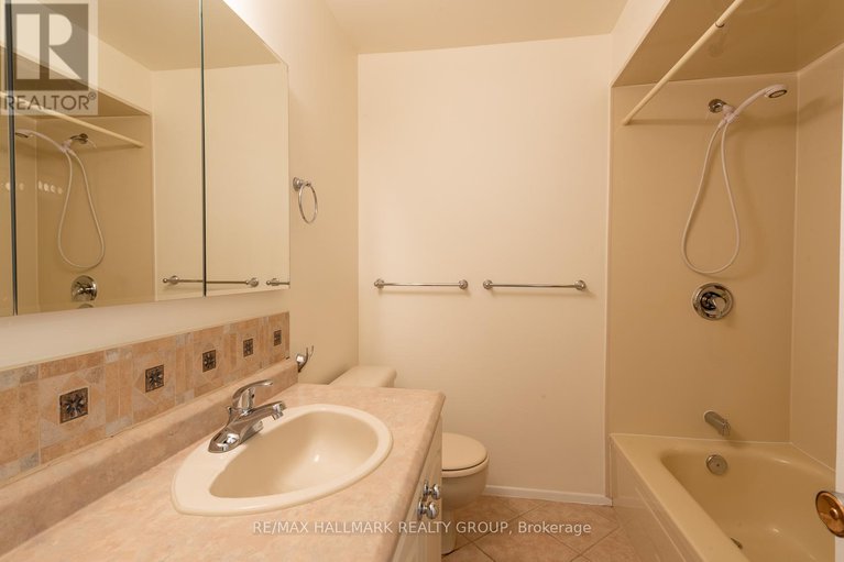 28823440/2429-ogilvie-road/beacon-hill-north/ottawa/ontario/K1J7N3_20