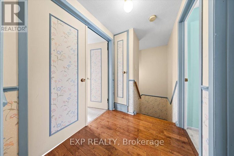 29485103/915-lawnsberry-drive/chatelaine-village/ottawa/ontario/K1E1Y2_15