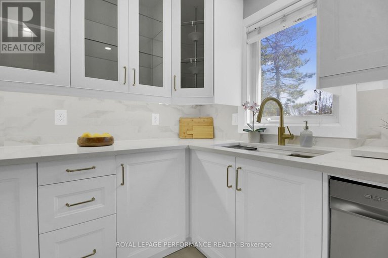 29638875/110-1770-cabaret-lane/fallingbrookpineridge/ottawa/ontario/K4A2G1_18