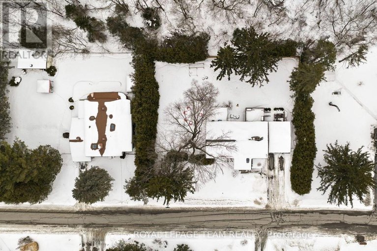 29404237/28-maplehill-way/manotick-village-manotick-estates/ottawa/ontario/K2C3H1_3