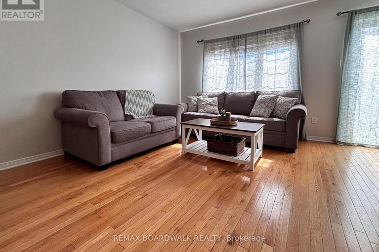 29597543/240-eliot-street/town-of-rockland/clarence-rockland/ontario/K4K0E6_11