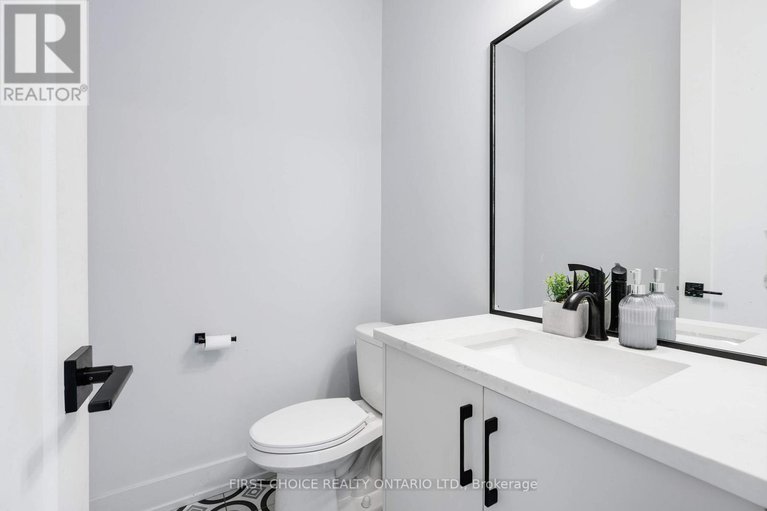 29428405/271-queen-mary-street/overbrookcastle-heights/ottawa/ontario/K1K1X1_5