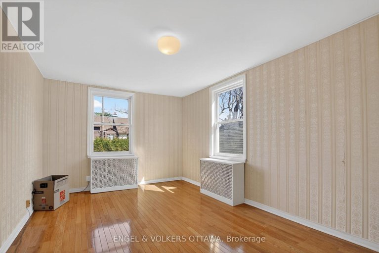 29587308/193-cunningham-avenue-s/applewood-acres/ottawa/ontario/K1H6A7_28