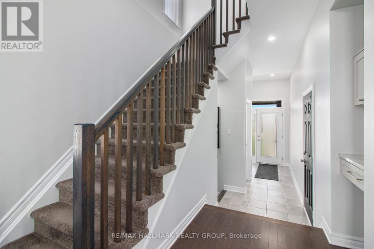 28905393/754-cairn-crescent/mer-bleuebradley-estatesanderson-park/ottawa/ontario/K1W0P4_12