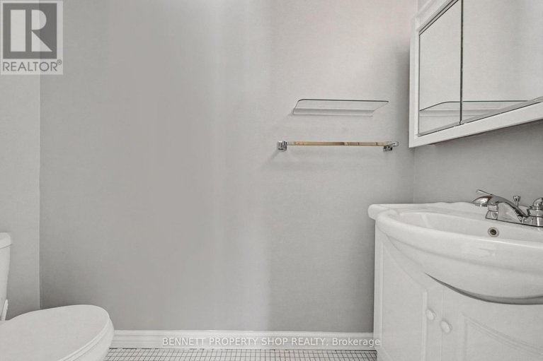 29379646/2011-665-bathgate-drive/carson-meadows/ottawa/ontario/K1K3Y4_5