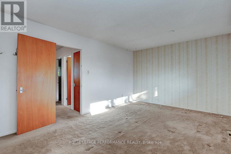 29080799/7-carmichael-court/beaverbrook/ottawa/ontario/K2K1K1_13